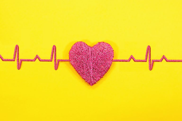 Un électrocardiogramme stylisé