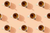 des tasses de tisane détox