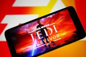 L'écran d'accueil du jeu Star Wars Jedi Survivor sur mobile