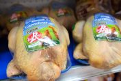 deux poulets Carrefour Label rouge sous plastique