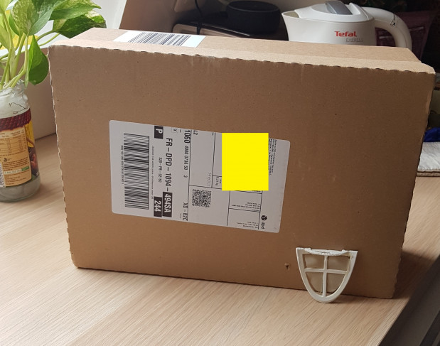 Filtre à bouilloire à côté du carton trop grand