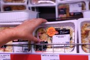 Un produit à date courte dans un rayon frais