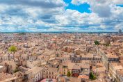 Une vue aérienne de la ville de Bordeaux