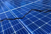 Des panneaux solaires fissurés