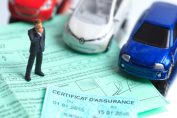 carte verte d’assurance et petites voitures