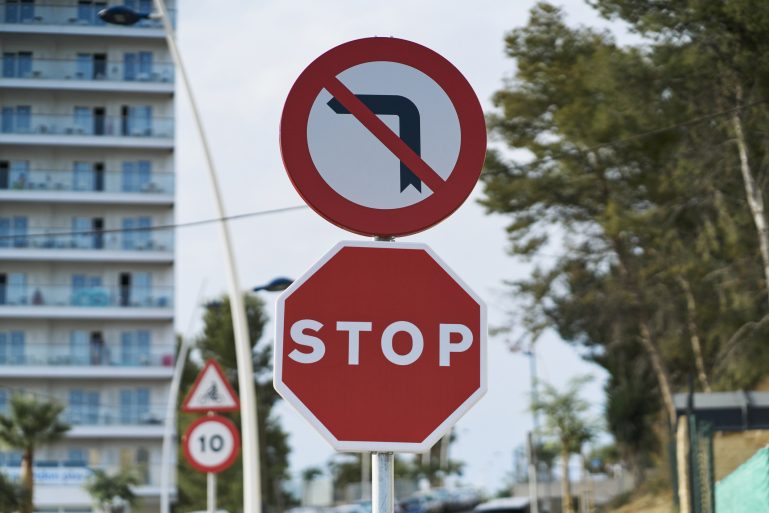Panneau stop figurant la rétractation dune vente