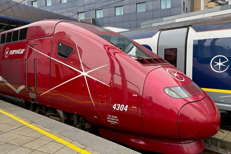 Un Thalys flanqué du nouveau logo Eurostar