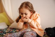 Une petite fille victime d'un empoisonnement