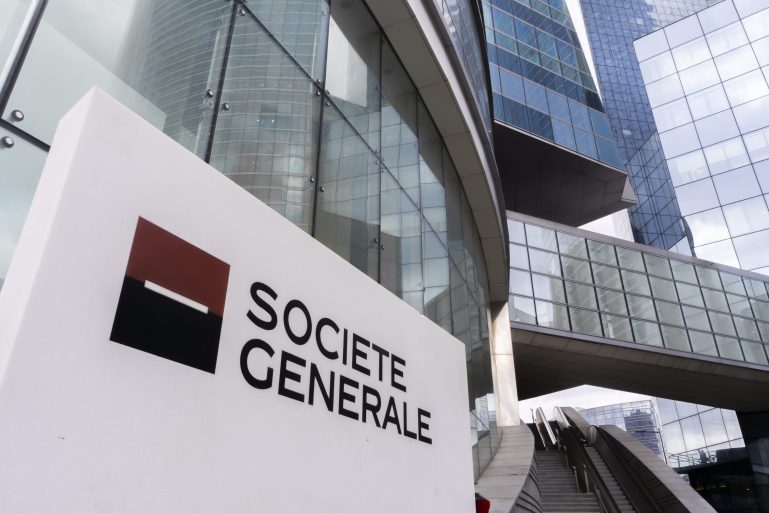Enseigne du siège social de la Société Générale dans le quartier de la Défense 
