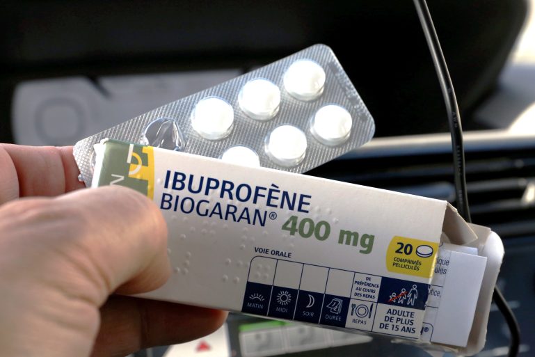 Une boîte d'ibuprofène 400 mg