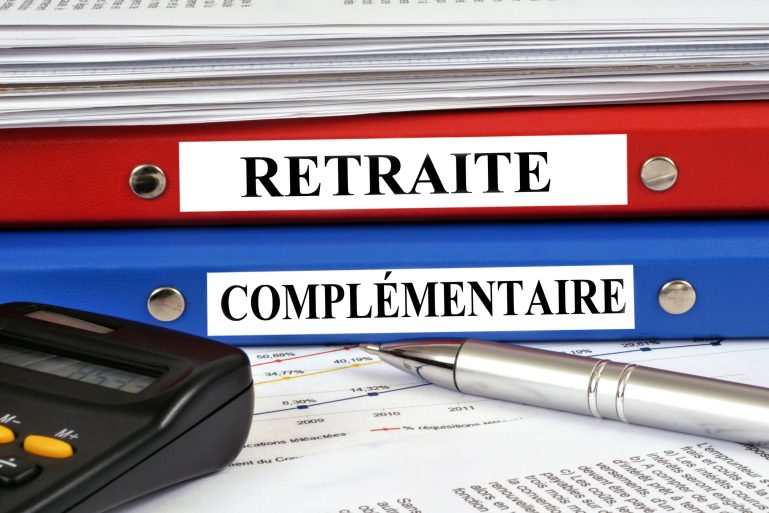 Des dossiers étiquetés retraite et complémentaire