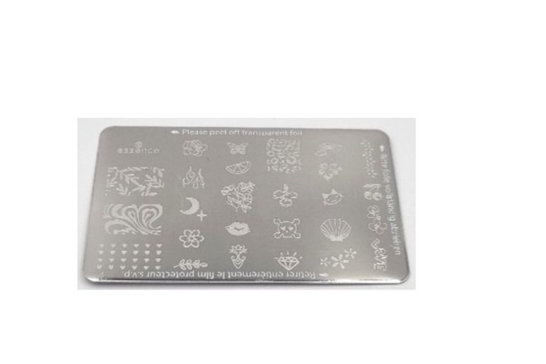 Risque de coupures avec le kit de nail art stampy de la marque essence