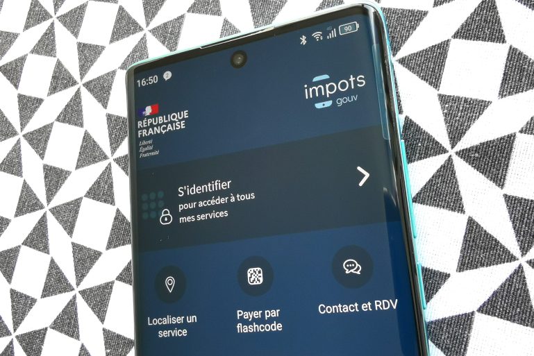 appli Impots.gouv.fr ouverte sur un smartphone
