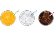 Des boissons gazeuses en verres vues den haut