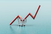 Un petit chariot et une courbe ascendante de l'inflation
