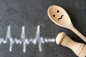 électrocardiogramme dessiné avec du sel