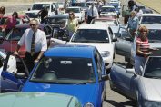 Des travailleurs bloqués dans un embouteillage