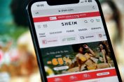 L'application Shein ouverte sur un smartphone