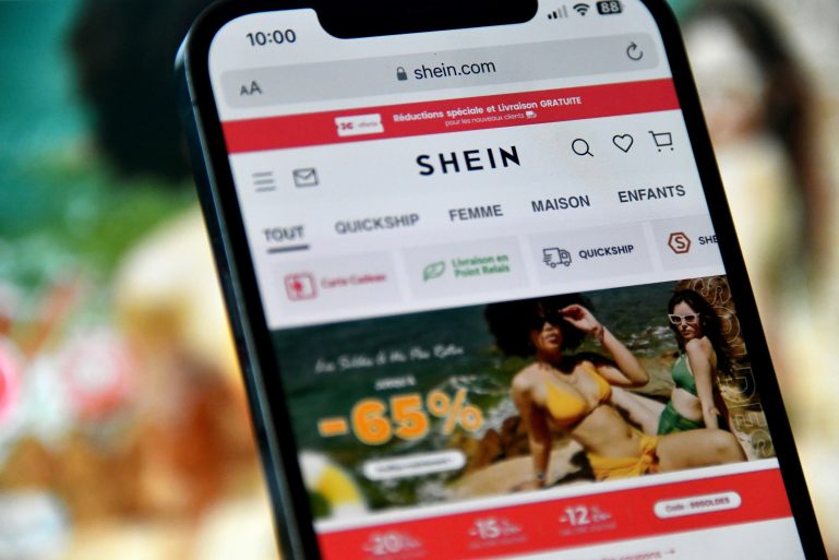L'application Shein ouverte sur un smartphone