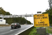 Panneau indiquant une autoroute à flux libre sans péage sur l'A79