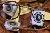 Une étiquette IGP sur des saucisses