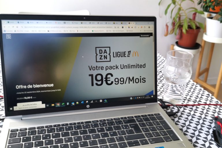 L'ore promotionnelle DAZN sur un ordinateur