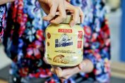 Un pot de pâte à tartiner El Mordjene