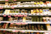 Un rayon chocolats d'un supermarché