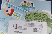 Un chèque énergie sur une brochure de présentation