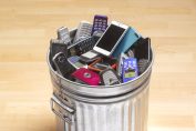 Des téléphones obsolètes dans une poublle