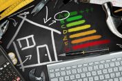 Évaluation de l'efficacité énergétique de la maison sur un dessin