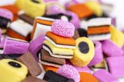 Bonbons à la réglisse colorés