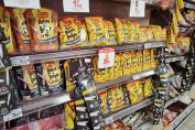 Le rayon mini saucissons d’un supermarché