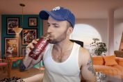 Squeezie vante les mérites du Ciao Kombucha
