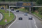 Un message d'information sur Takata sur une autoroute
