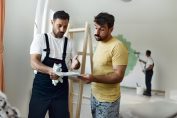 Un client désolé par la présentation d'un devis par l'artisan
