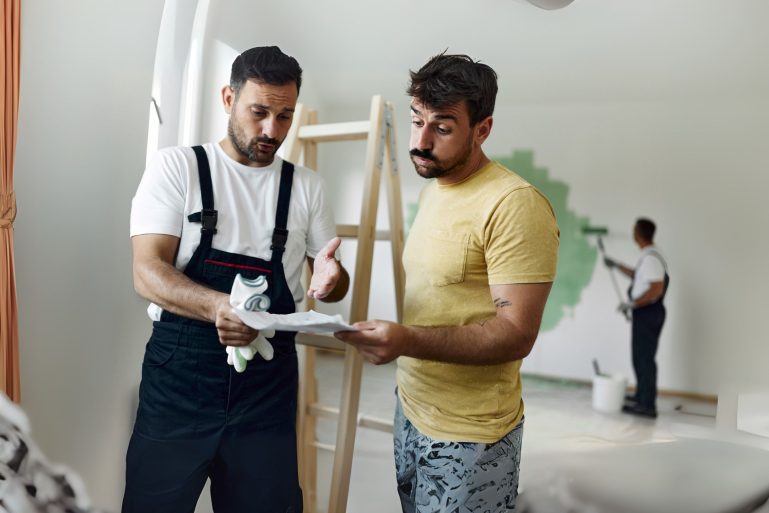 Un client désolé par la présentation d'un devis par l'artisan