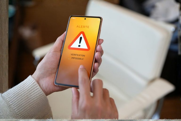 Un message d'alerte d'une banque après vérification de l'IBAN