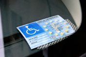 Une carte de stationnement pour les handicapés