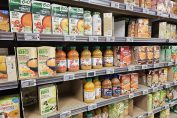 Un rayon soupe d'un supermarché