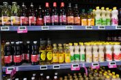 Rayon de vinaigres et de vinaigrettes de marques variées d'un supermarché Netto