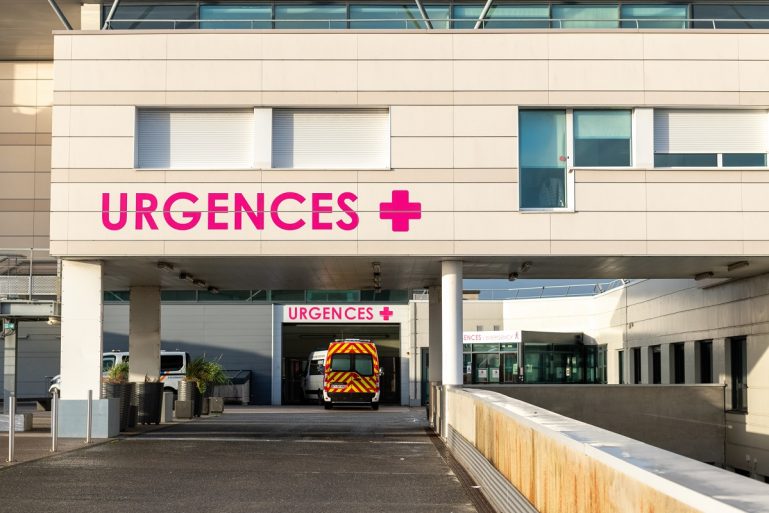 Une entrée de service des urgences d'un hôpital