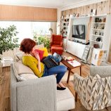 Une femme consulte un psy sur Internet