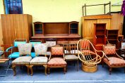 Des meubles dans une brocante