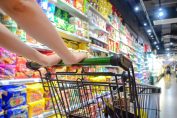U chariot dans un supermarché